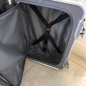 Tumi International 19° suitcase